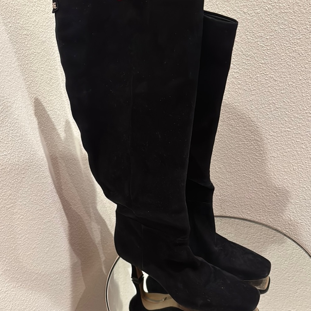 Elegant Black Knee-High Boots